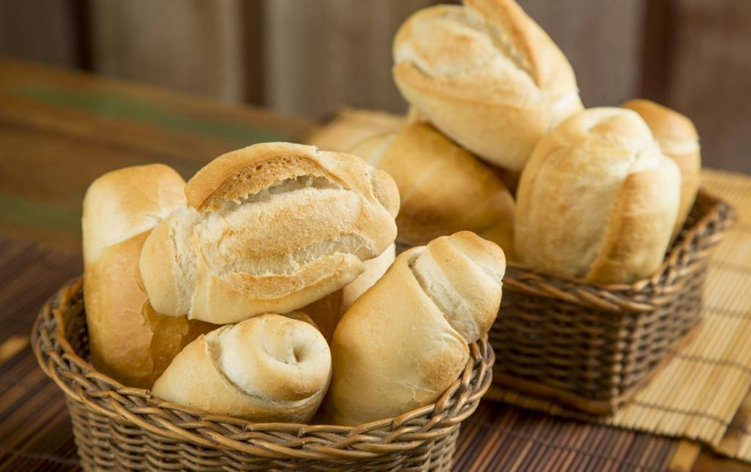 Mini pães franceses da Ideal no cesto